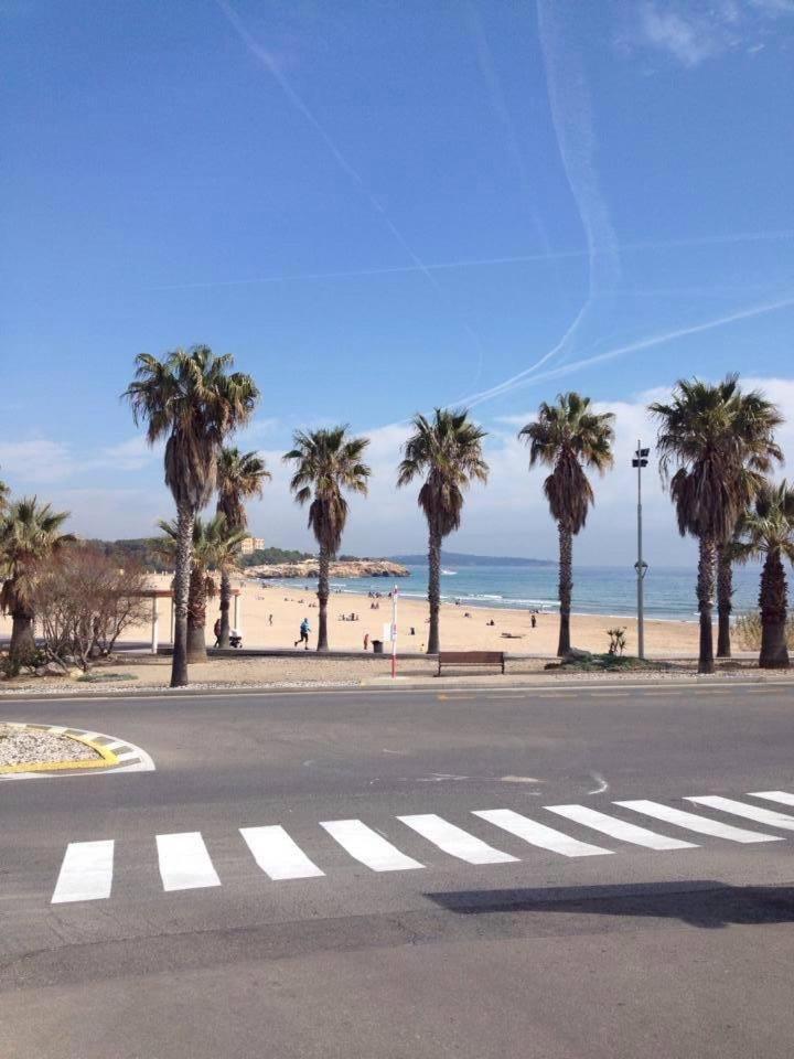 Apartment In Front Of Arrabassada Beach Tarragona Exteriör bild